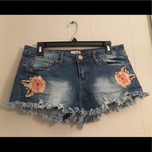 Frayed Jean Shorts w/ Embroidered Flowers